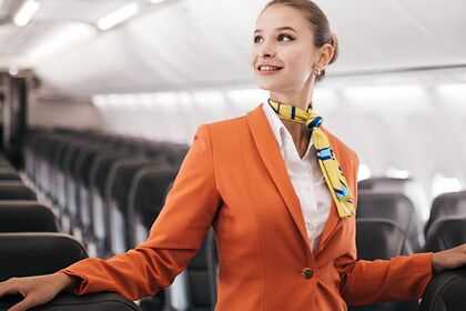 Мода на комфорт: стюардессам разрешают носить кроссовки и брюки